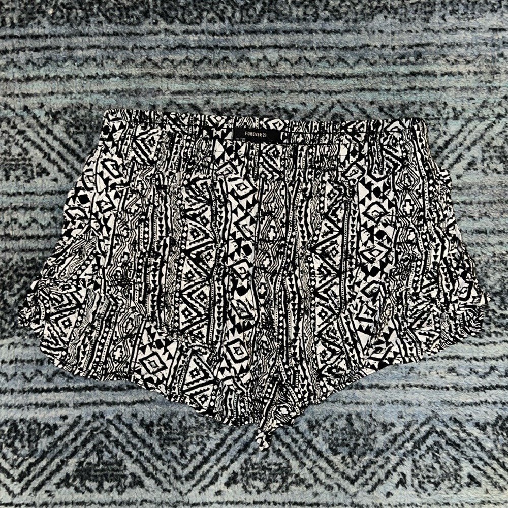 Lightweight Aztec Shorts w Side Slit (Black & White size Large)